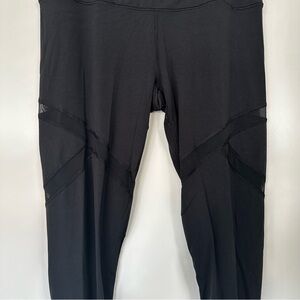 Victoria’s Secret Sport Knockout Tight Black Mesh Panel Leggings Size L